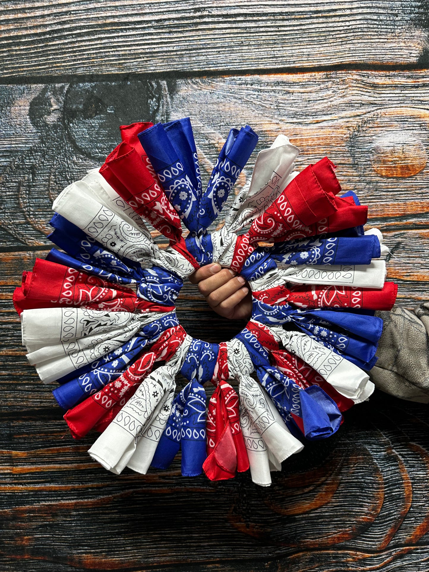 Patriotic Bandanna Wreath Independence Day Freedom American 20 inch Wall hanging Decoration display honor patriot service Multi Red White